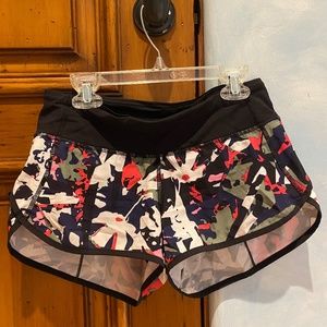 Lululemon Patterned Shorts Size 4